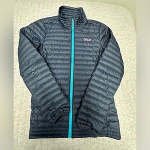 Nano puff Patagonia XS dark blue jacket. Pockets, slight rip (pictured)